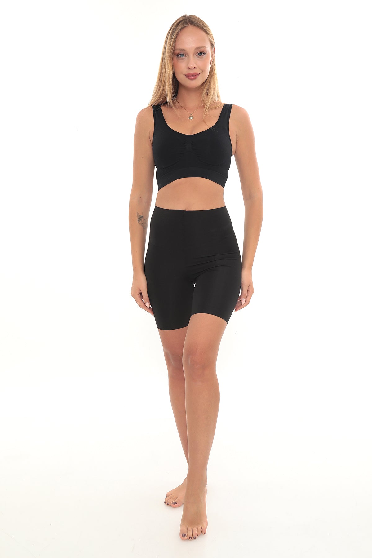 SmoothLift™ Lazer Kesim Şort – Push-Up Destekli, İz Bırakmayan Tasarım