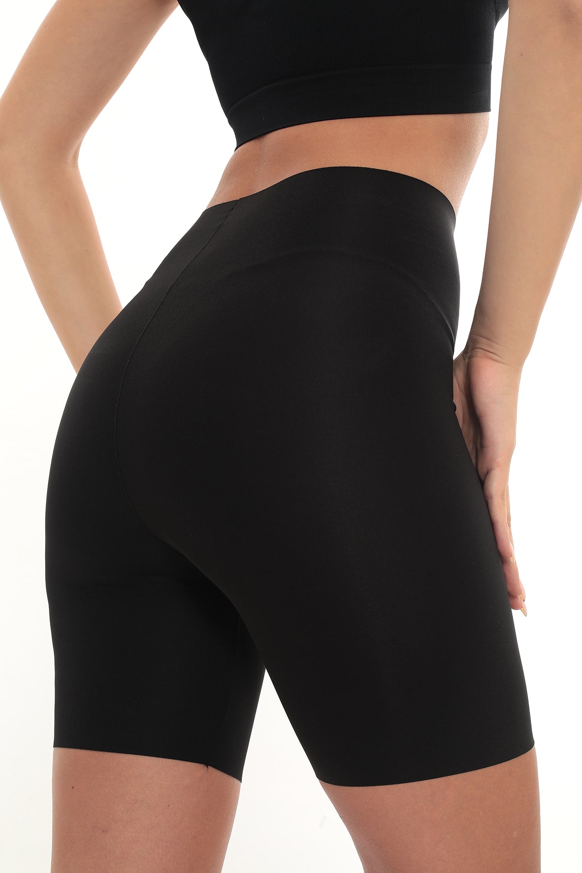 SmoothLift™ Lazer Kesim Şort – Push-Up Destekli, İz Bırakmayan Tasarım